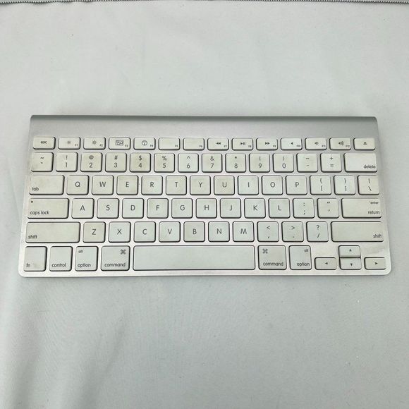 Apple A1314 Magic Keyboard Bluetooth Wireless Tested Working
